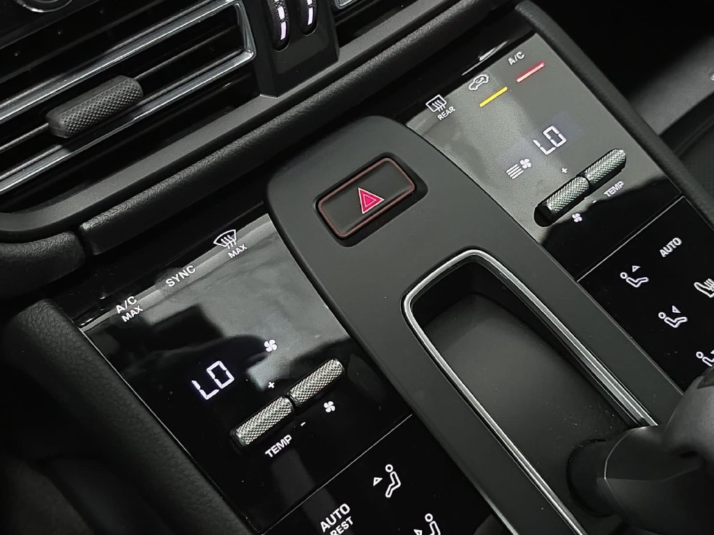 Certified 2026 Porsche Macan AWD/4WD image 19