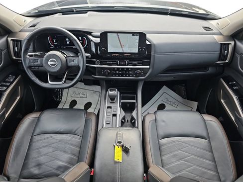 Used 2024 Nissan Pathfinder Platinum w/ Cargo Package image 9