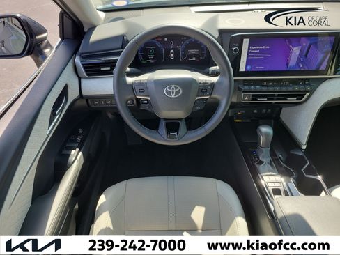 Used 2025 Toyota Camry XLE FWD image 17