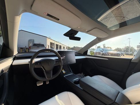 Used 2024 Tesla Model Y Performance AWD/4WD image 21