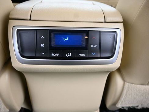 Used 2017 Toyota Highlander XLE image 16