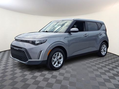 Certified 2025 Kia Soul LX w/ LX Technology Package FWD image 3