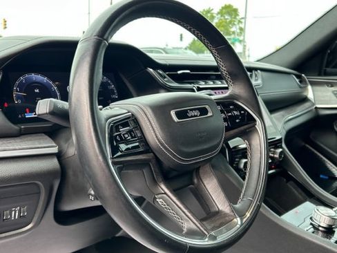 Used 2022 Jeep Grand Cherokee L Overland w/ Luxury Tech Group IV AWD/4WD image 42