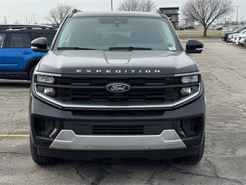 New 2026 Ford Expedition Platinum image 3