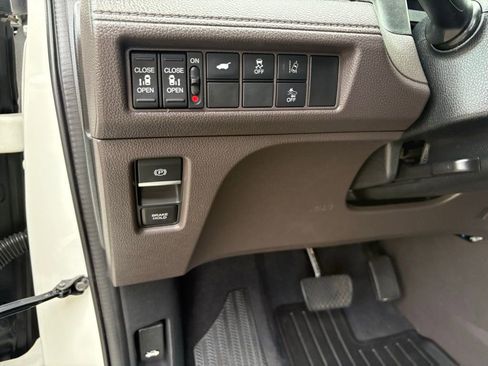 Used 2018 Honda Odyssey EX-L image 16