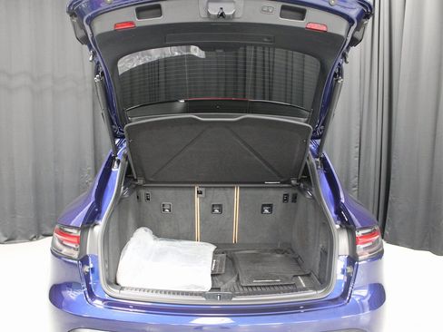 Certified 2025 Porsche Macan image 15