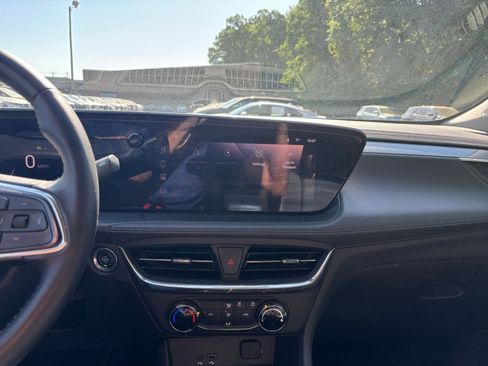 Used 2025 Buick Encore GX Preferred FWD image 17