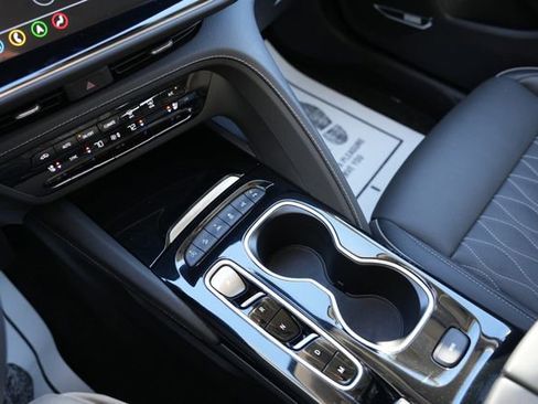 Used 2021 Buick Envision Avenir w/ Technology Package II image 28