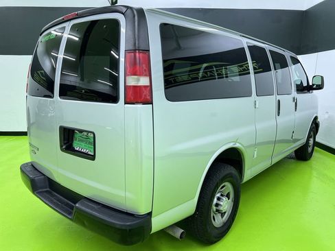 Used 2017 Chevrolet Express 2500 LS RWD image 10