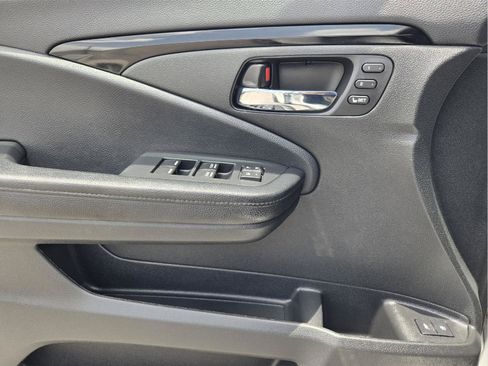 Used 2021 Honda Pilot Touring image 19