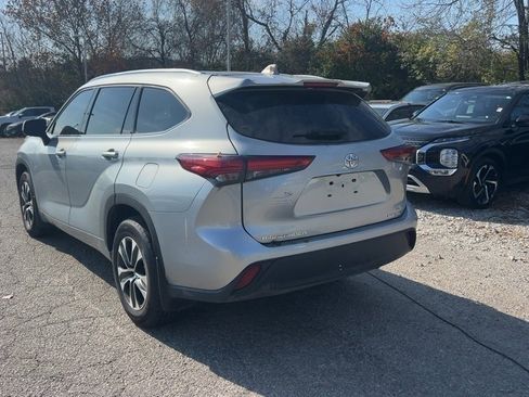 Used 2021 Toyota Highlander XLE image 7