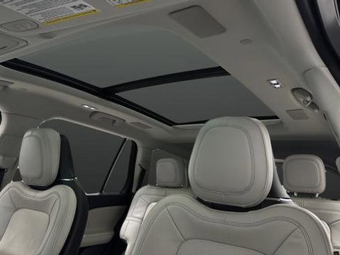 Used 2025 Lincoln Aviator Reserve w/ Equipment Group 201A AWD/4WD image 12