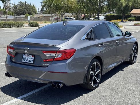 Used 2018 Honda Accord Sport image 4