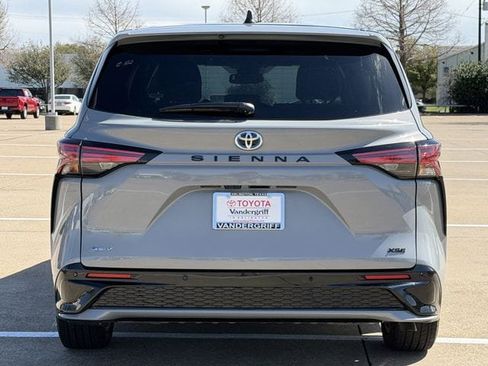 Used 2025 Toyota Sienna XSE image 5