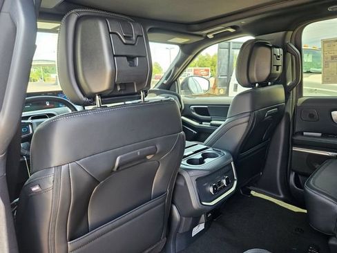 New 2027 Ford Expedition Platinum w/ Stealth Performance Package AWD/4WD image 16