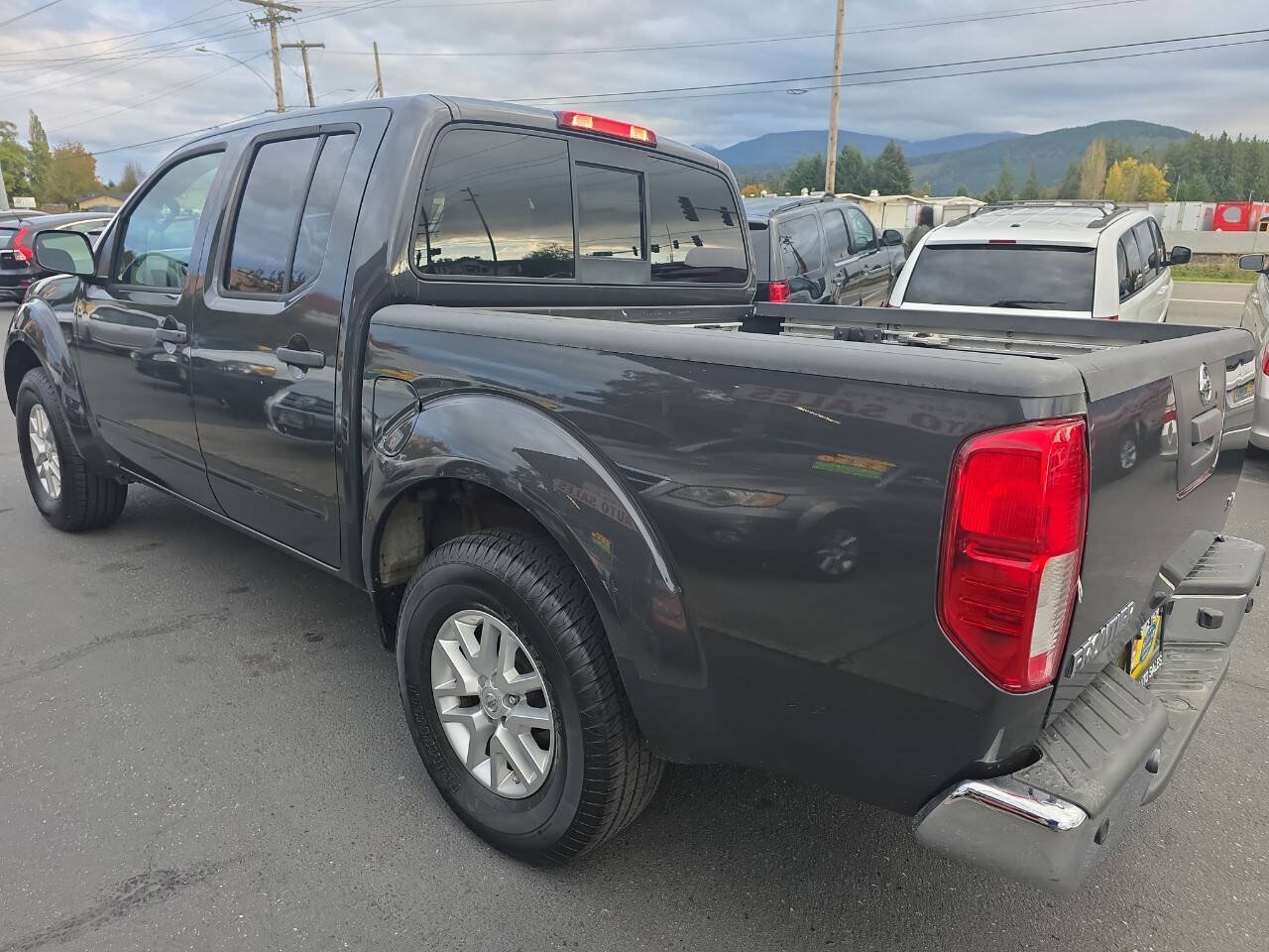 Used 2015 Nissan Frontier SV w/ SV Value Truck Package RWD image 10