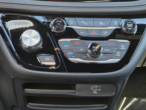 New 2026 Chrysler Pacifica Select w/ S Appearance Package FWD image 30