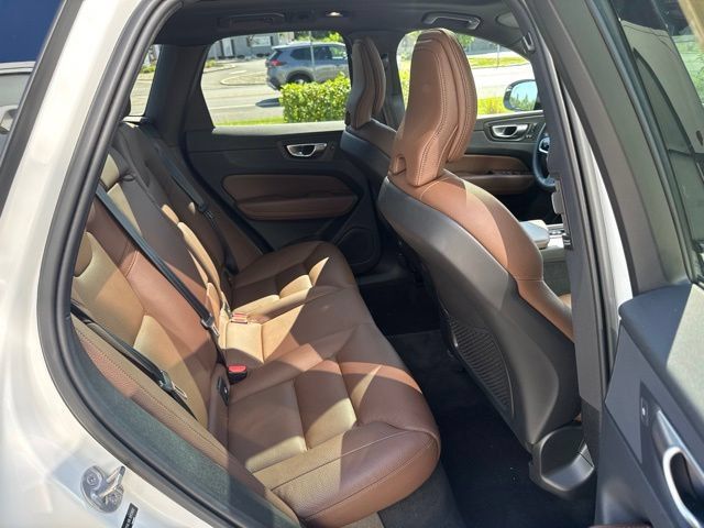 Used 2024 Volvo XC60 B5 Plus w/ Climate Package AWD/4WD image 13