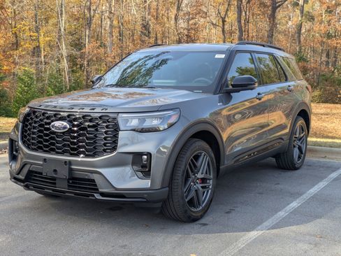New 2026 Ford Explorer ST-Line w/ ST-Line Street Pack image 6