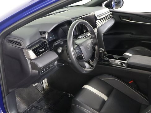 Used 2025 Toyota Camry SE image 20