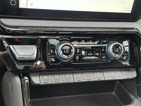 Used 2024 GMC Sierra 1500 AT4 w/ Technology Package image 22