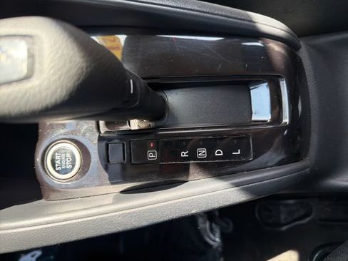 Used 2021 Nissan Versa S FWD image 17
