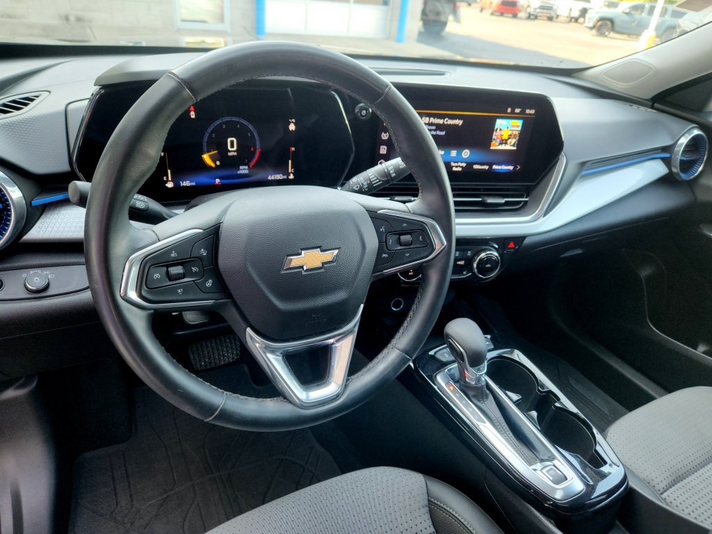 Used 2024 Chevrolet Trax LT w/ Sunroof Package FWD image 19