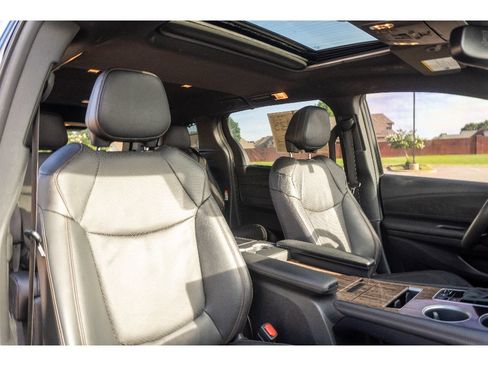 Used 2025 Toyota Sienna Platinum AWD/4WD image 21