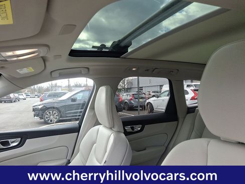 Certified 2022 Volvo XC60 B5 Momentum w/ Advanced Package image 15