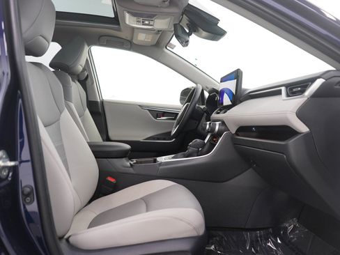 Used 2025 Toyota RAV4 Limited image 11