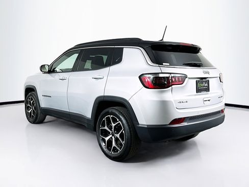 Used 2025 Jeep Compass Limited image 5