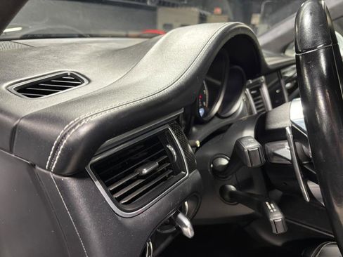 Used 2018 Porsche Macan Turbo image 16