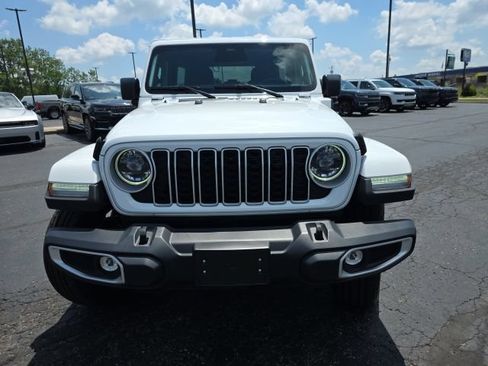 Used 2025 Jeep Wrangler Unlimited Sahara AWD/4WD image 11