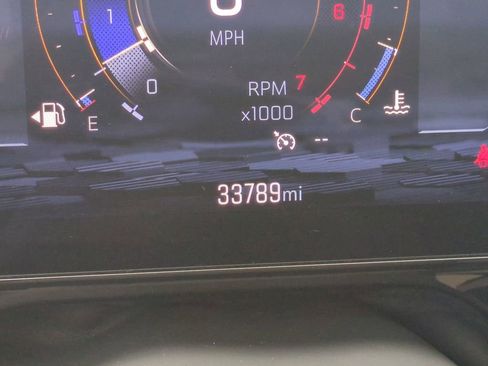 Used 2025 Chevrolet Suburban Z71 image 37