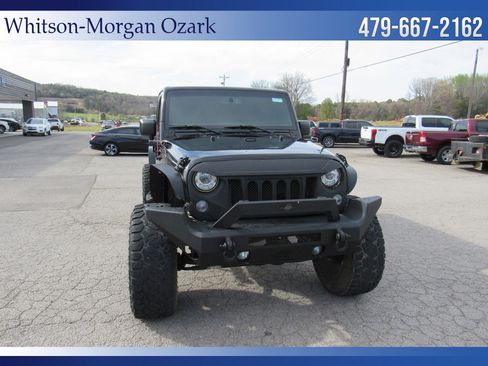 Used 2017 Jeep Wrangler Unlimited Sahara w/ Connectivity Group image 19
