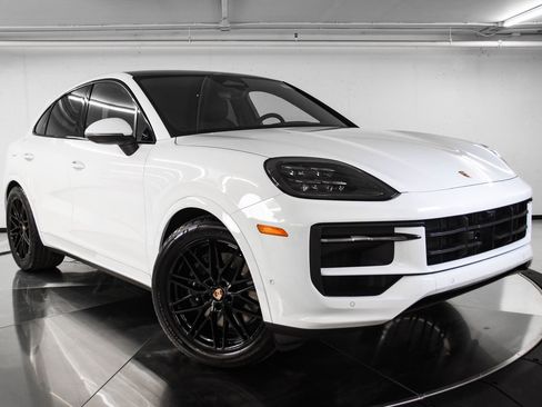 New 2026 Porsche Cayenne Coupe AWD/4WD image 9