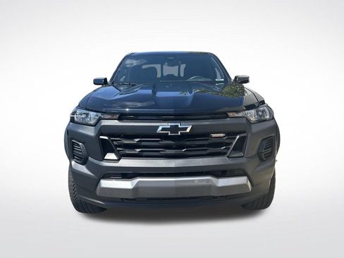 Used 2025 Chevrolet Colorado Trail Boss w/ Midnight Edition AWD/4WD image 2