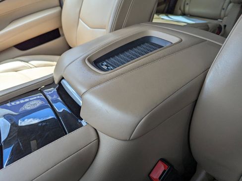 Used 2020 Cadillac Escalade Platinum AWD/4WD image 29