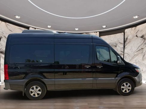 Used 2019 Mercedes-Benz Sprinter 2500 image 4