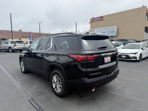 Used 2023 Chevrolet Traverse LT image 3