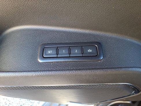 Used 2019 Chevrolet Suburban LT image 17