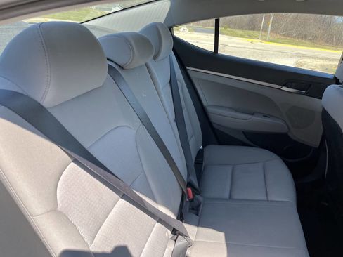 Used 2017 Hyundai Elantra SE w/ Cargo Package image 29