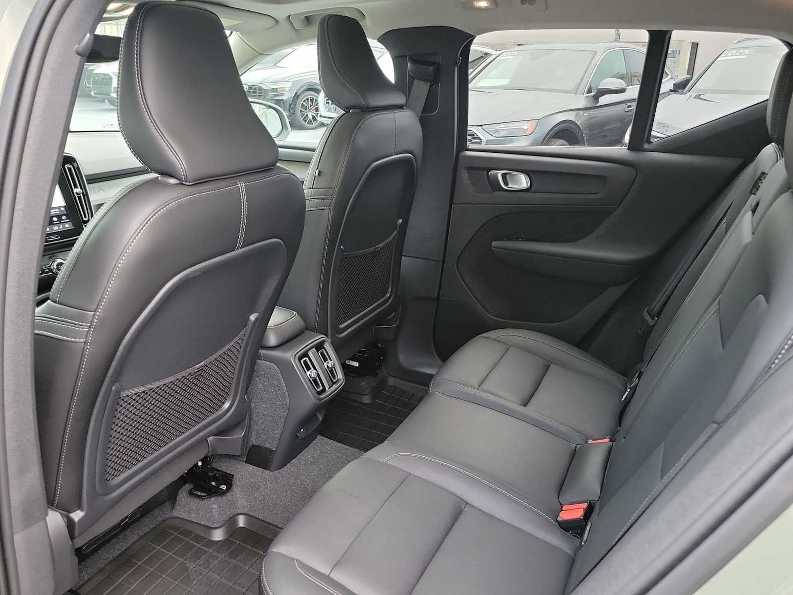 Used 2024 Volvo XC40 B5 Ultimate w/ Protection Package Premier AWD/4WD image 19