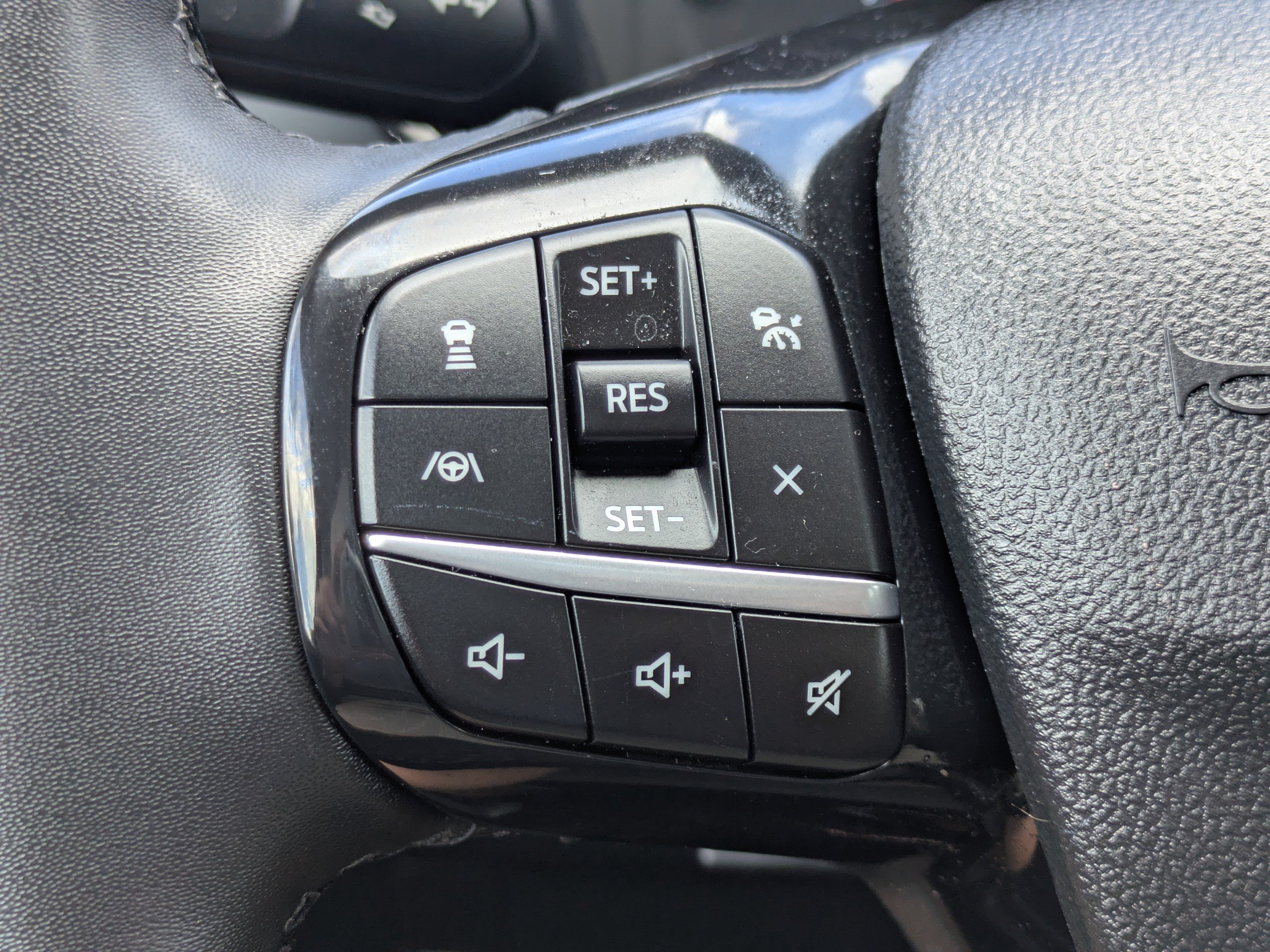 Used 2022 Ford Escape SE w/ SE Sport Appearance Package FWD image 21