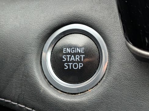 Used 2020 Toyota Highlander XLE AWD/4WD image 29