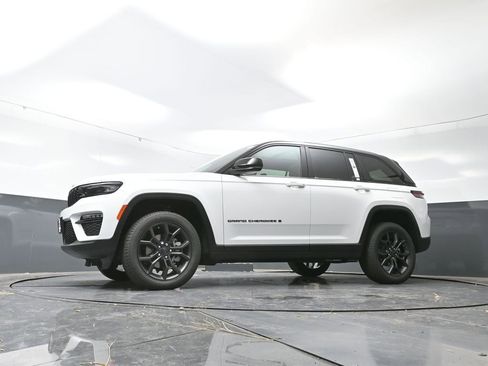 New 2025 Jeep Grand Cherokee Limited w/ Trailer Tow Package image 50
