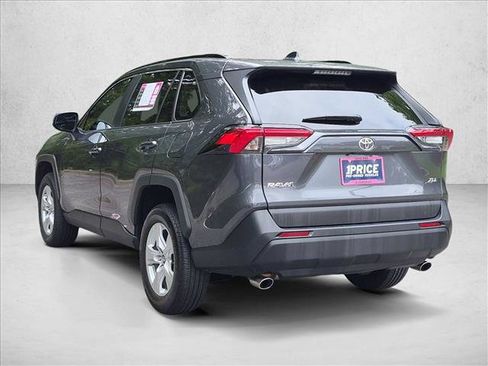 Used 2020 Toyota RAV4 XLE w/ Convenience Package FWD image 8
