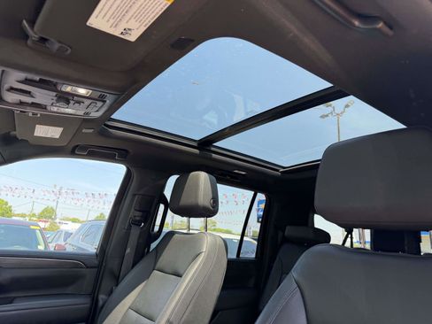 Used 2023 Chevrolet Suburban LT w/ Luxury Package AWD/4WD image 12