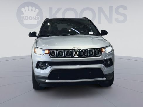Used 2024 Jeep Compass Limited w/ Sun and Sound Group AWD/4WD image 4