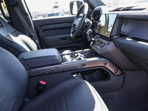 New 2026 Land Rover Defender 110 AWD/4WD image 16
